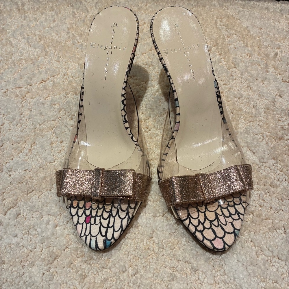 Akris Chic Heels with Gold Glitter Bow/Heels